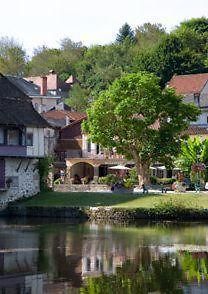 Logis Hotel Les Flots Bleus Beaulieu-sur-Dordogne Bagian luar foto