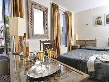 Logis Hotel Les Flots Bleus Beaulieu-sur-Dordogne Bagian luar foto