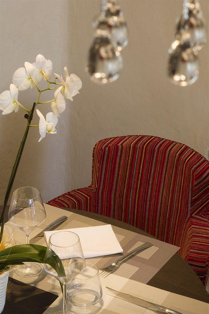 Logis Hotel Les Flots Bleus Beaulieu-sur-Dordogne Bagian luar foto