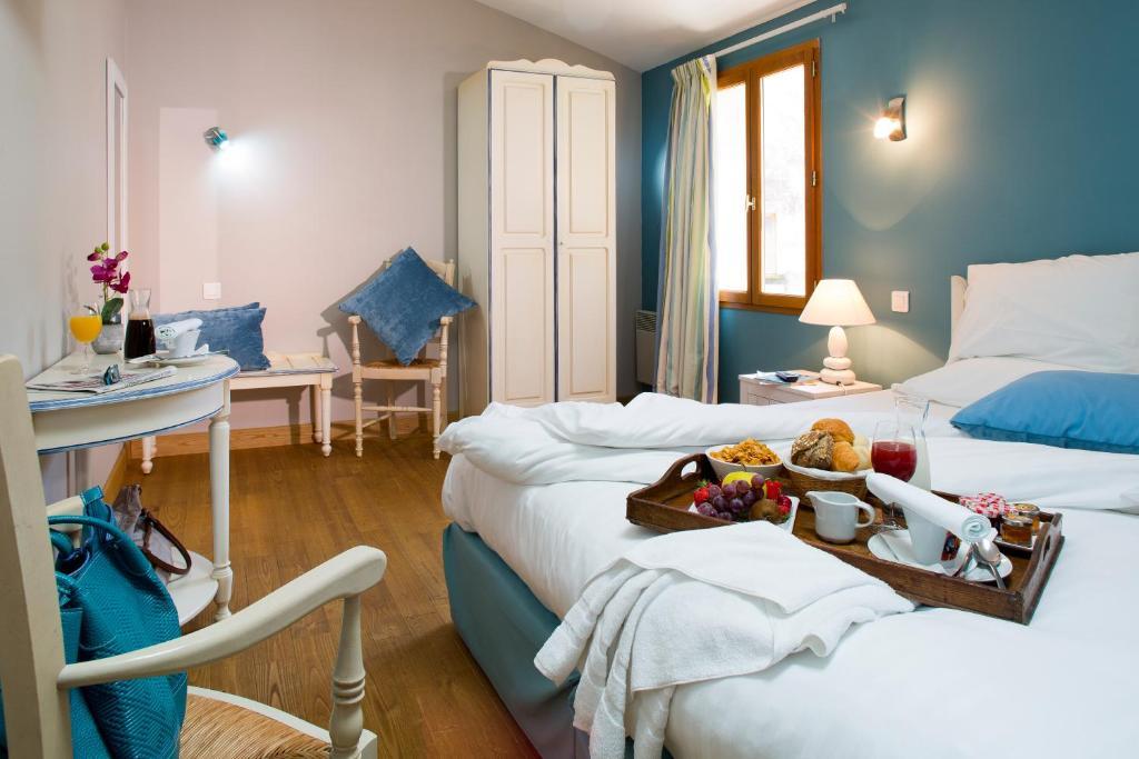 Logis Hotel Les Flots Bleus Beaulieu-sur-Dordogne Ruang foto